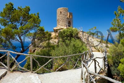 Сторожевая башня на острове Майорка в Испании